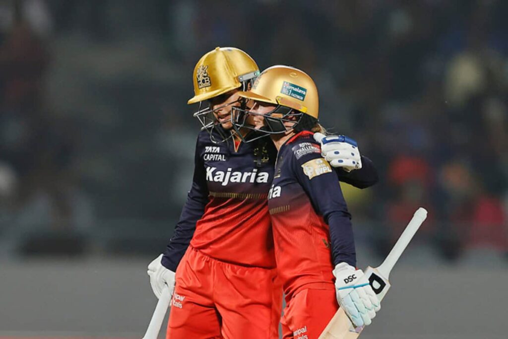 Smriti-Mandhana-Danni-Wyatt-Hodge-Celebrating